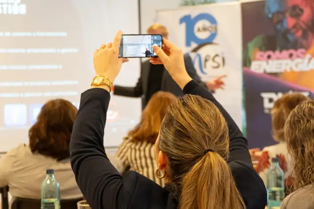 Attendee filming a talk on a phone during a professional conference covered by DKZ Studio · marketing and video agency for businesses in Algezares