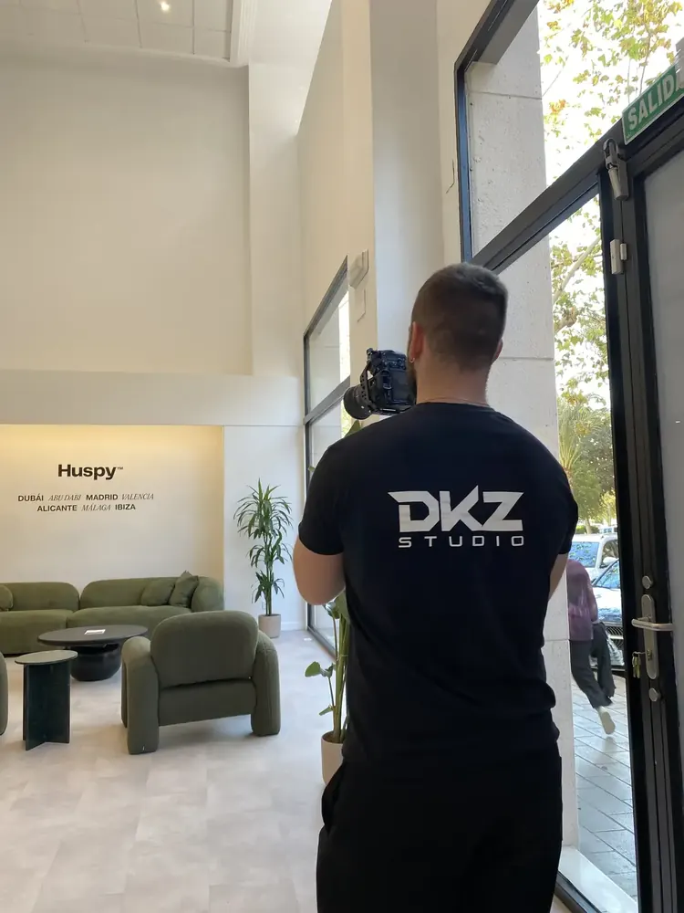 Producción fotográfica de DKZ Studio en las oficinas de un cliente en Alicante