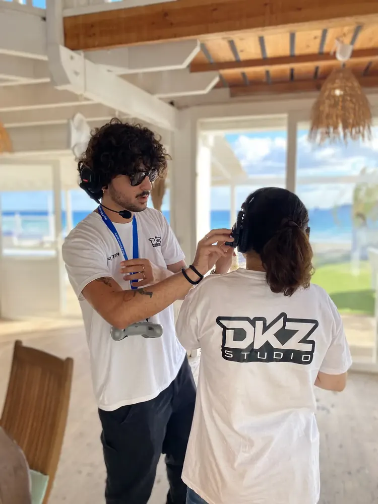 Equipo de DKZ Studio en un rodaje de producción audiovisual en Alicante